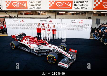 Présentation de alfa Romeo Racing C39 par RAIKKONEN Kimi (fin), GIOVINAZZI Antonio (ita), VASSEUR Frederic (fra), Directeur de l'équipe d'Alfa Romeo Racing, Et MONCHAUX Jan (fra), Directeur technique de Alfa Romeo Racing, portrait lors de la première session des épreuves pré-saison de Formule 1 2020 du 19 au 21 février 2020 sur le circuit de Barcelone-Catalunya, à Montmelo, Barcelone, Espagne - photo Florent Gooden / DPPI Banque D'Images