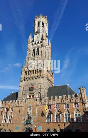 Le clocher médiéval du Beffroi de Bruges dans le centre de Bruges, en Belgique Banque D'Images