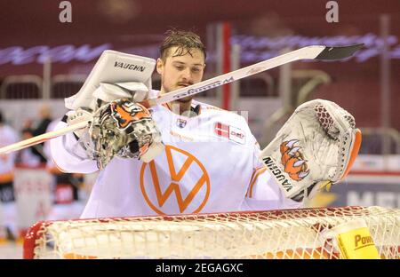 Düsseldorf, Allemagne. 16 févr. 2021. Goalwart Dustin STRAHLMEIER (WOB) hockey sur glace 1er Bundesliga, DEL Group North match day 18, Duesseldorfer EG (DEG) - Grizzlys Wolfsburg (WOB) 1: 2 OT, le 16 février 2021 à Düsseldorf/Allemagne | utilisation dans le monde crédit: dpa/Alay Live News Banque D'Images