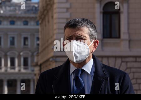 Rome, Italie. 18 février 2021. Maurizio Lupi devant l'entrée du Palais Montecitorio (photo de Matteo Nardone/Pacific Press) crédit: Pacific Press Media production Corp./Alay Live News Banque D'Images