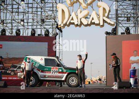 209 Donatiu Juan (esp), Serrat Puig Père (esp), Mitsubishi, Doria Racing, Dakar Classic, action pendant la cérémonie de lancement du podium de Dakar 2021 à Jeddah, Arabie Saoudite le 2 janvier 2021 - photo Julien Delfosse / DPPI Banque D'Images