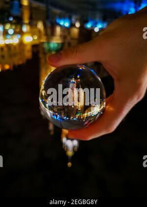 Cracovie 24 2019 juillet Basilique St Mary se reflète dans le cristal clapet de retenue de verre Banque D'Images