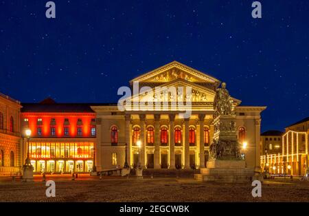 Opéra d'Etat de Bavière de nuit, Max-Joseph-Platz, Munich, Bavière, Allemagne, Europe Banque D'Images