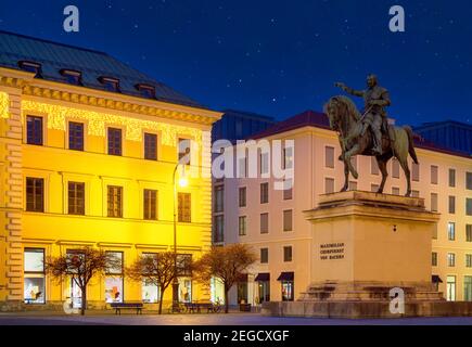 Statue équestre en bronze de Maximilian, électeur de Bavière, Wittelsbacher Platz, Brienner Strasse, Munich, Bavière, Allemagne, Europe Banque D'Images