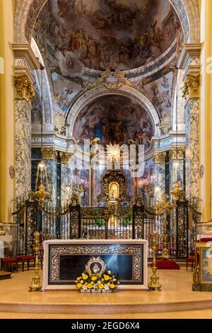 L'intérieur du Sanctuaire de la Madonna di San Luca à Bologne Italie montrant des murs peints et décotés et plafonds Banque D'Images