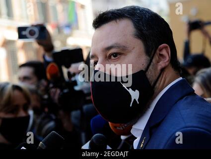 Rome, Italie. 18 février 2021. Point de presse par Matteo Salvini sur la Piazza San Luigi dei Francesi crédit: Agence de photo indépendante/Alamy Live News Banque D'Images