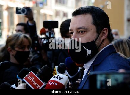 Rome, Italie. 18 février 2021. Point de presse par Matteo Salvini sur la Piazza San Luigi dei Francesi crédit: Agence de photo indépendante/Alamy Live News Banque D'Images