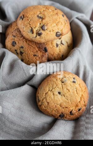 Biscuits aux pépites de chocolat noir faits maison Banque D'Images