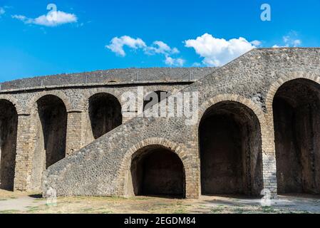 Amphithéâtre des ruines romaines de l'ancien site archéologique de Pompéi en Campanie, Italie Banque D'Images
