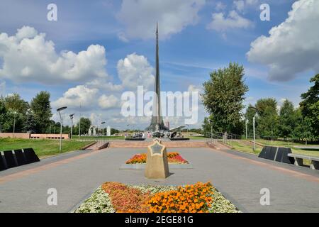 Moscou, Russie - 25 août 2020 : vue sur l'allée des cosmonautes et le monument aux conquérants de l'espace dans le Musée du cosmonautics. Moscou, R Banque D'Images