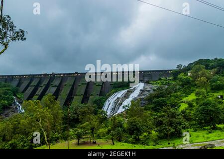 Barrage Wilson bhandarara à Monsoon Banque D'Images