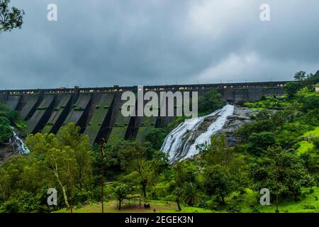 Barrage Wilson bhandarara à Monsoon Banque D'Images