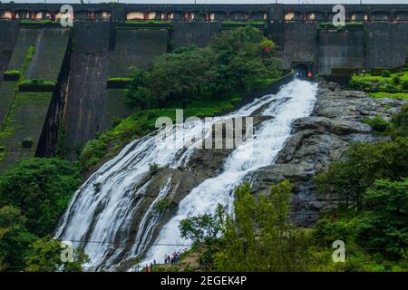 Barrage Wilson bhandarara à Monsoon Banque D'Images