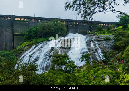 Barrage Wilson bhandarara à Monsoon Banque D'Images