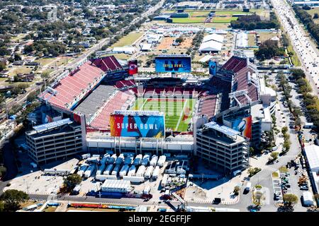 Vue aérienne du stade Raymond James avant le Super Bowl LV le 2 février 2021 à Tampa, Floride. Banque D'Images