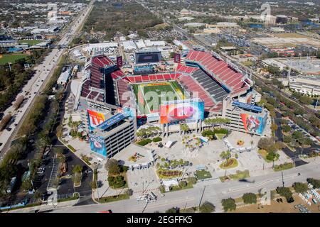 Vue aérienne du stade Raymond James avant le Super Bowl LV le 2 février 2021 à Tampa, Floride. Banque D'Images