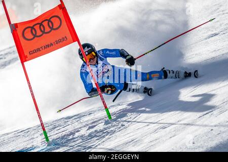 Cortina d'Ampezzo, Italie. 18 février 2021. PIROVANO Laura d'Italie en compétition aux CHAMPIONNATS DU MONDE DE SKI ALPIN TELEPASS FIS 2021 Slalom géant féminin sur le parcours Olympia delle Tofane dans la chaîne de montagnes de dolomie. Credit: MAURO DALLA POZZA/Alamy Live News Banque D'Images