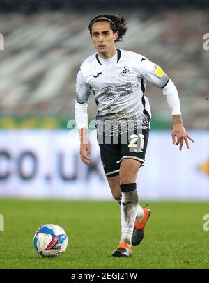 Photo du dossier datée du 25-11-2020, de Yan Dhanda, de Swansea City, lors du match du championnat Sky Bet au Liberty Stadium, à Swansea. Date d'émission : jeudi 18 février 2021. Banque D'Images