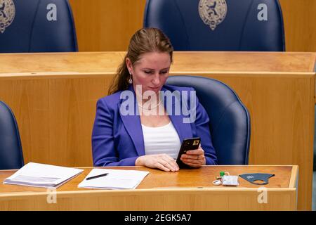 LA HAYE, PAYS-BAS - JANVIER 26: Fleur AGEMA de PVV vu lors du débat sur la fuite de données du coronavirus du GGD le 26 janvier 2021 à la Haye, N Banque D'Images