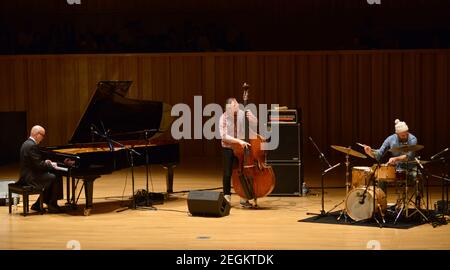 The Bad plus: Ethan Iverson (piano), Reid Anderson (basse), Dave King (batterie). Banque D'Images