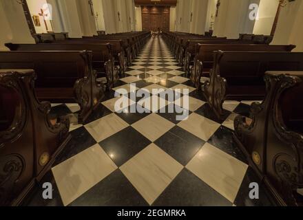 PANAMA CITY, PANAMA - VERS JUIN 2019 - Cathédrale de Panama City, plancher en damier, Casco viejo Panama City Banque D'Images