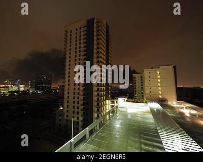 États-Unis, fort Lauderdale - mars 26,2019 un incendie électrique assombrit fort Lauderdale Sky Banque D'Images