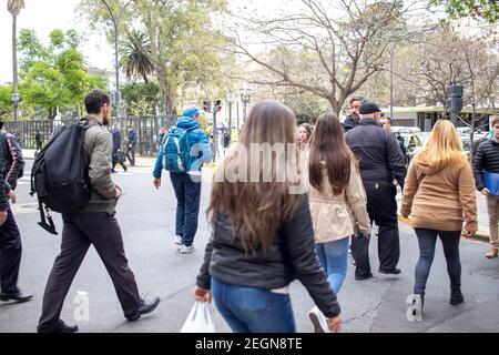 BUENOS AIRES - 15TH OCT 2019: Personnes marchant dans les rues de la ville de Buenos Aires en Argentine. Banque D'Images