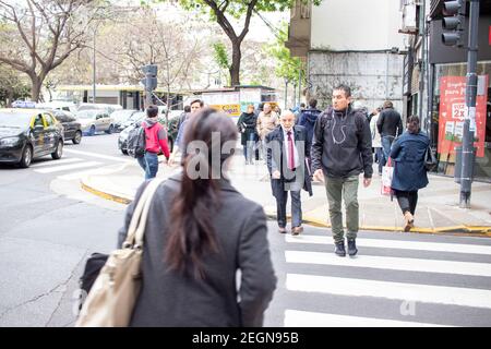 BUENOS AIRES - 15TH OCT 2019: Personnes marchant dans les rues de la ville de Buenos Aires en Argentine. Banque D'Images