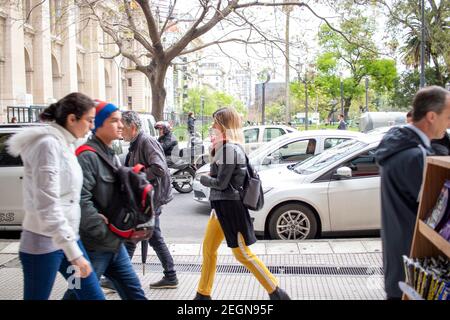 BUENOS AIRES - 15TH OCT 2019: Personnes marchant dans les rues de la ville de Buenos Aires en Argentine. Banque D'Images