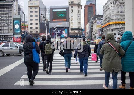 BUENOS AIRES - 15TH OCT 2019: Personnes marchant dans les rues de la ville de Buenos Aires en Argentine. Banque D'Images