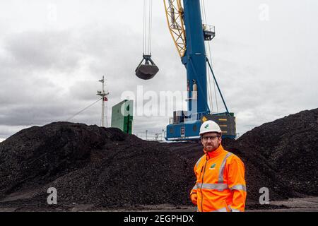 Port de Tyne, Angleterre. 18 février 2021. Chargement du dernier charbon du Nord-est destiné à l'exportation vers l'Europe continentale. Un moment historique dans la transition d'une région loin des combustibles fossiles. Le nord-est de l'Angleterre avec les champs de charbon de Northumberland et Durham est imprégné de l'histoire minière. Crédit : CIC de la majorité mondiale/Alamy Live News Banque D'Images