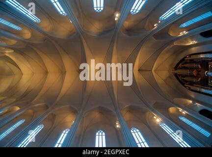 Reykjavik, Islande - 5 décembre 2017 - plafond de la cathédrale de Hallgrimskirkja Banque D'Images