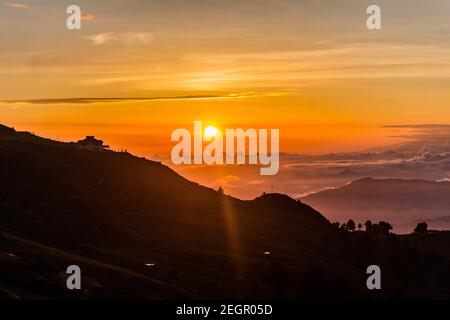 Différentes vues d'un coucher de soleil de mousson, Himachal Banque D'Images