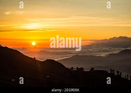 Différentes vues d'un coucher de soleil de mousson, Himachal Banque D'Images