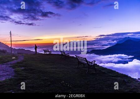 Différentes vues d'un coucher de soleil de mousson, Himachal Banque D'Images