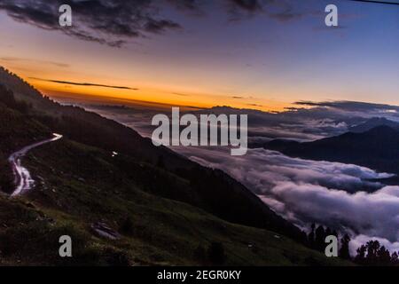 Différentes vues d'un coucher de soleil de mousson, Himachal Banque D'Images