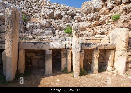 Ruines de Ggantija, c'est un complexe de temples mégalithiques du Néolithique sur l'île méditerranéenne de Gozo. Malte Banque D'Images