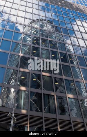 VILLE DE LONDRES GURKIN REFLÉTÉ, ANGLETERRE Banque D'Images