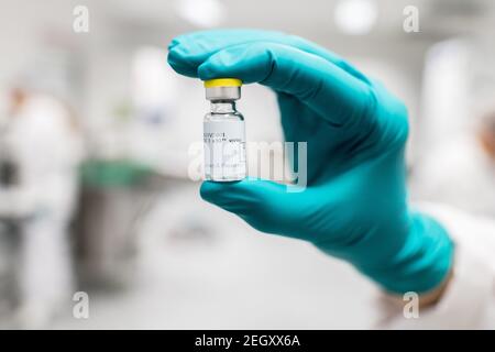 Photo du nouveau vaccin à coronavirus Janssen, JNJ-78436735 ou Ad26.COV2.S., datée du 7 juillet 2020 Les essais cliniques ont montré qu'une seule dose du vaccin avait un taux d'efficacité pouvant atteindre 72 pour cent. Janssen Pharmaceutica est une division belge de Johnson & Johnson. L'Agence européenne du médicament (EMA) devrait approuver le vaccin COVID-19 mis au point par Johnson & Johnson d'ici mars. Photo de Cheryl Gerber via ABACAPRESS.COM Banque D'Images