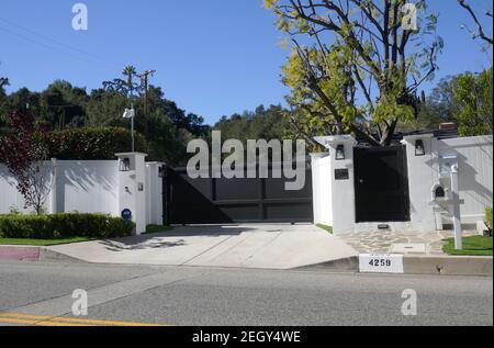 Los Angeles, Californie, États-Unis 18 février 2021 UNE vue générale de l'atmosphère du chanteur Johnny Cash et de la personnalité de la télévision l'ancienne maison de Johnny Carson au 4259 Hayvenhurst Avenue le 18 février 2021 à Los Angeles, Californie, États-Unis. Photo par Barry King/Alay stock photo Banque D'Images