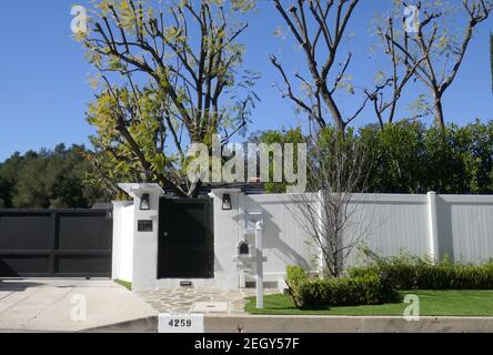 Los Angeles, Californie, États-Unis 18 février 2021 UNE vue générale de l'atmosphère du chanteur Johnny Cash et de la personnalité de la télévision l'ancienne maison de Johnny Carson au 4259 Hayvenhurst Avenue le 18 février 2021 à Los Angeles, Californie, États-Unis. Photo par Barry King/Alay stock photo Banque D'Images