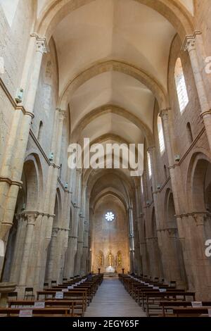 Intérieur de l'abbaye de Fossanova, Latina, Latium, Italie. Monastère gothique cistercien. Banque D'Images