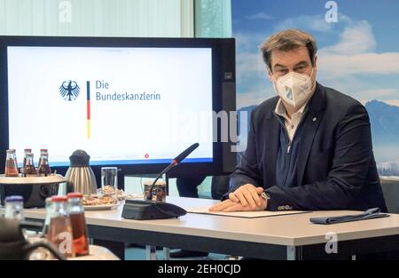 Munich, Allemagne. 19 février 2021. Markus Söder (CSU), Premier ministre de Bavière, participe à une vidéoconférence avec la chancelière Angela Merkel (CDU) et les conseils de district et maires bavarois à la Chancellerie d'État bavaroise. Credit: Peter Kneffel/dpa-POOL/dpa/Alay Live News Banque D'Images