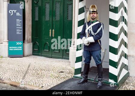 LISBONNE, PORTUGAL - 13 AVRIL 2016 : garde devant le Musée de la Garde républicaine nationale, Lisbonne, Portugal Banque D'Images