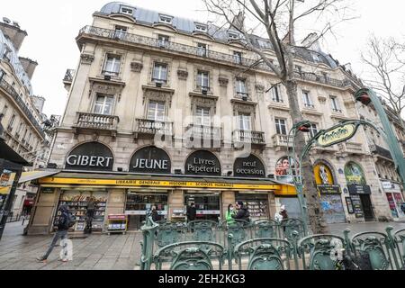 FERMETURE D'UNE LIBRAIRIE PARISIENNE EMBLÉMATIQUE Banque D'Images