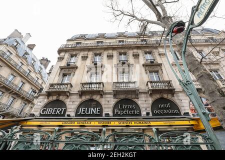 FERMETURE D'UNE LIBRAIRIE PARISIENNE EMBLÉMATIQUE Banque D'Images