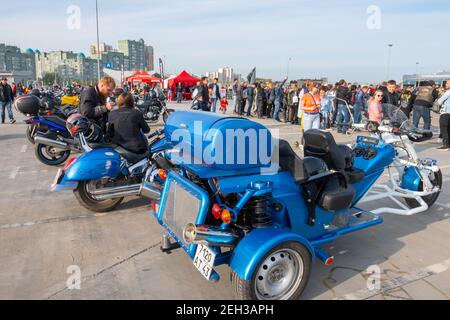 Kazan, Russie-26 septembre 2020 : tricycle dans le parking lors d'une rencontre de motards avant un voyage conjoint dans la ville Banque D'Images