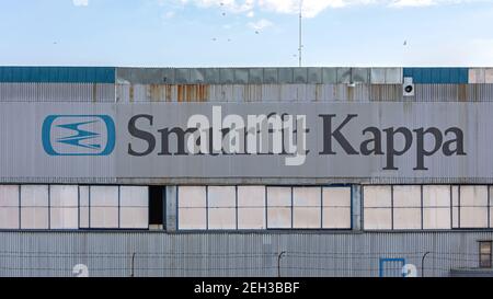 Belgrade, Serbie - 13 septembre 2020: Big Sign Smurfit Kappa à la fabrique de papier Buding à Belgrade, Serbie. Banque D'Images