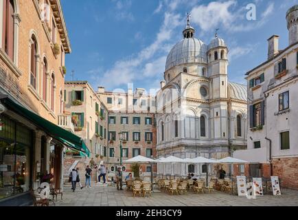 Campo Santa Maria Nova avec église Chiesa di Santa Maria dei Miracoli, Venise, Vénétie, Italie Banque D'Images