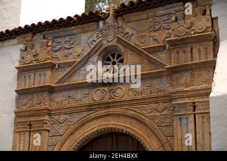 Façade de l'église avec sculptures aztèques, Pajara, Fuerteventura, îles Canaries, Espagne Banque D'Images